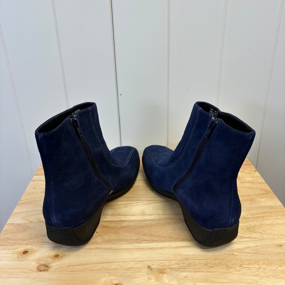 Clarks Ashlyn Y2K Quiet Luxury Suede Ankle Boots Womens Size 10M Old Money Chic - Picture 4 of 8